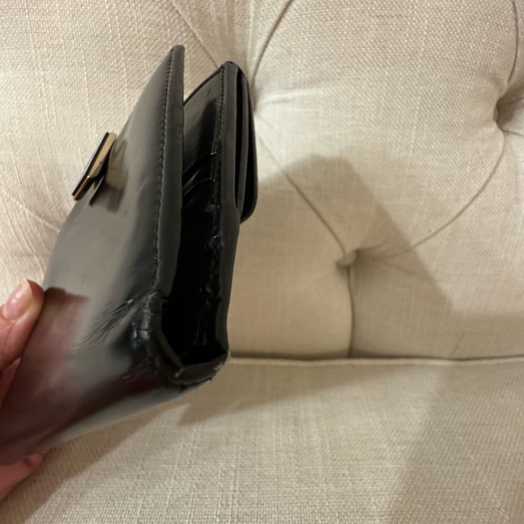 Gucci Magnetic Closure Wallet - Picture 8 of 9